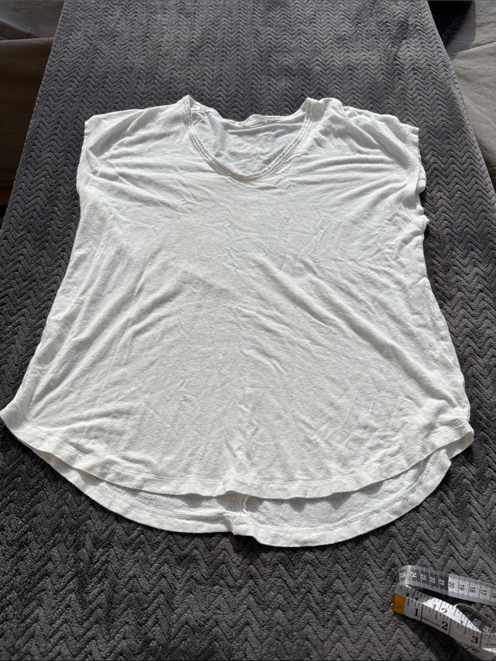 BE COOL White V-Neck Lightweight cap sleeve t shirt